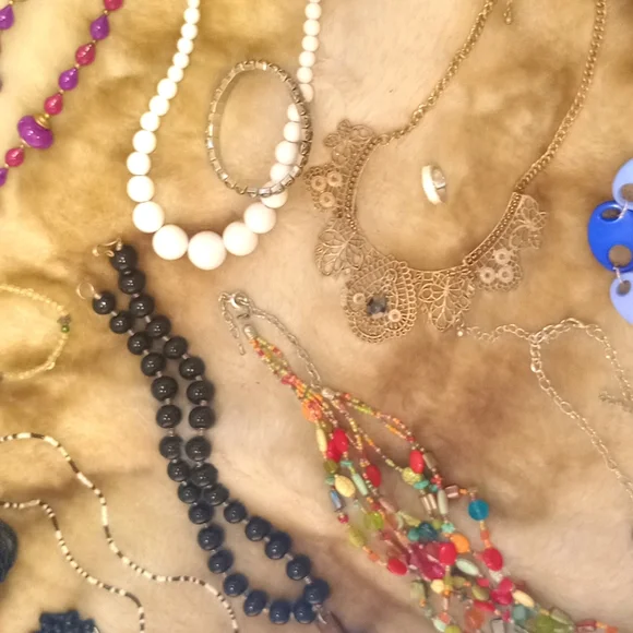 Huge lot of 31 pieces of costume jewelry - Picture 6 of 8